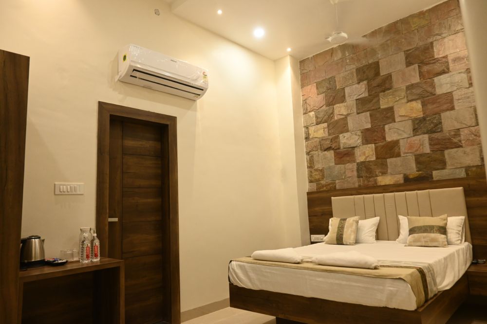 Manan AC 101 || Manan Homestay